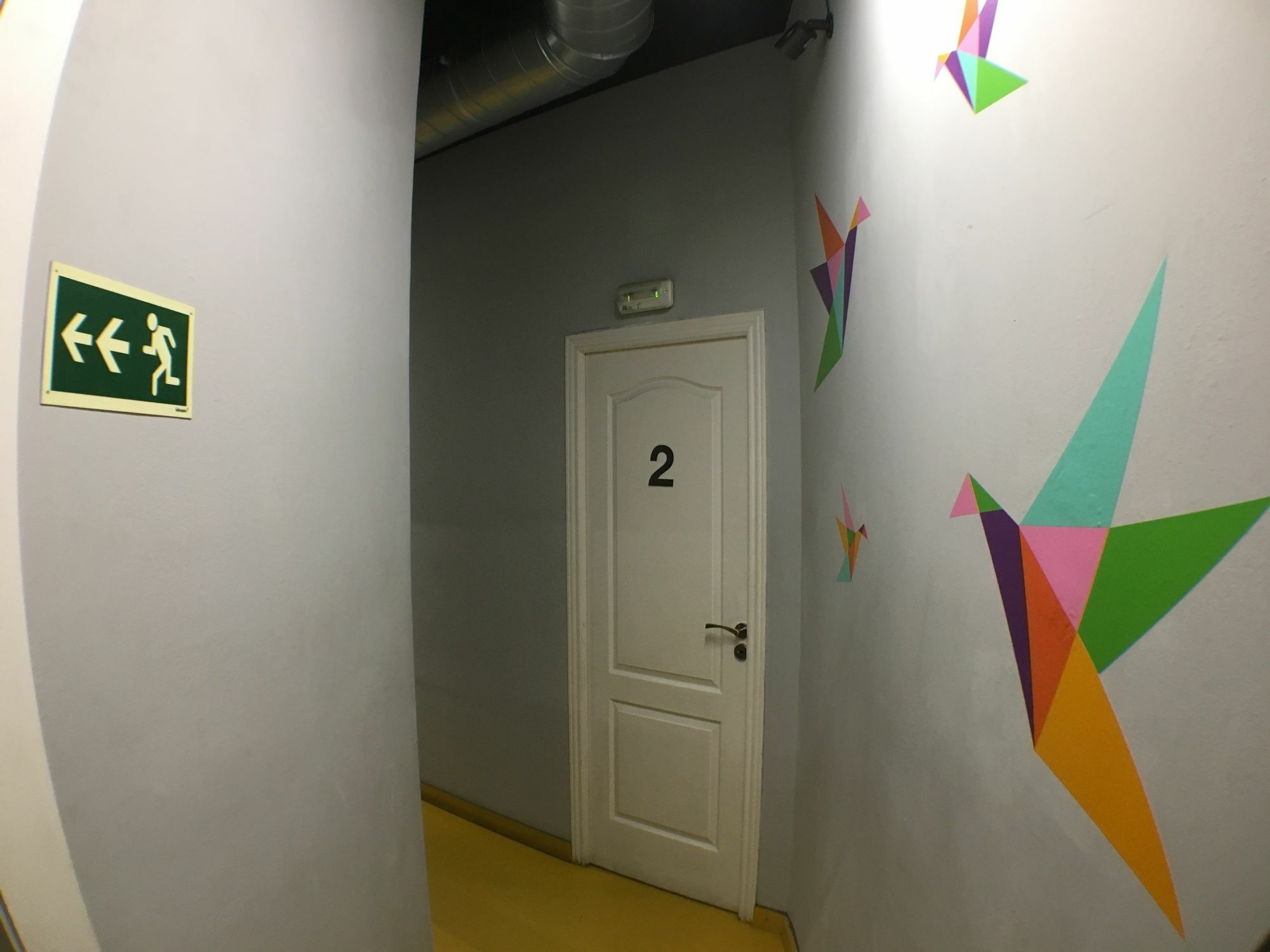 Sleep Green - Certified Eco Youth Hostel Barcelona Exterior photo